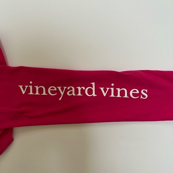Vineyard Vines Holiday/Winter/Christmas Bright Pink Long Sleeve Whale TShirt M - Picture 8 of 8
